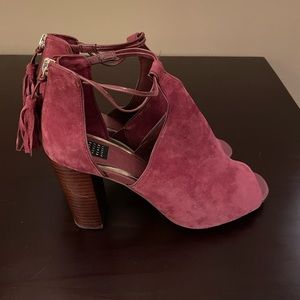 White House black market suede heels w/tassel Sz 9.5